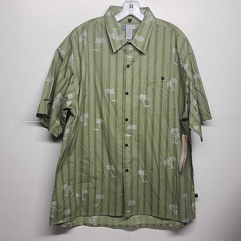 Half Moon Bay sz XL light green palm tree short sleeve button-down shirt